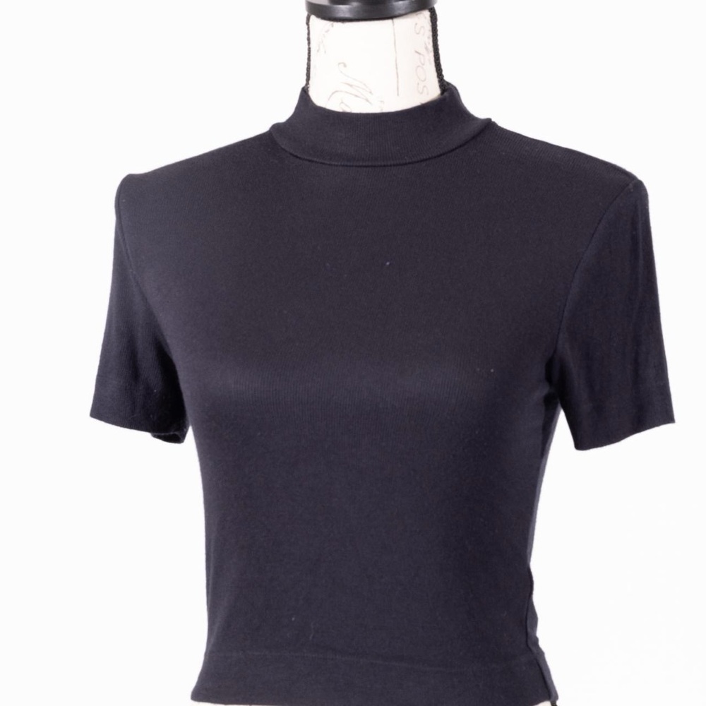 MOCK NECK CROPPED SHORT SLEEVE